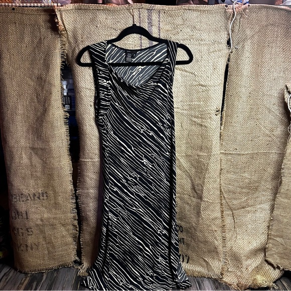 BCBG MaxAzria tiger striped animal print midi sleeveless dress size S NWOT - Picture 3 of 10